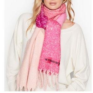 💕Victoria's Secret Plush Colorblock Scarf💕